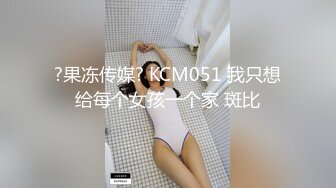 真实露脸大学生！土豪重金定制，抖音小网红，大长腿美眉，线下大尺度私拍，脸逼同框自抠，跪地做小母狗